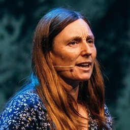 Debbie O'Brien 🎭